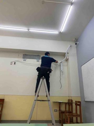 信全冷氣行 - 補習班現場拆洗