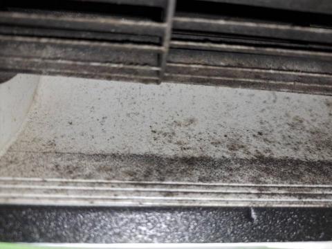 豪清淨企業社 - 冷氣出風清洗前