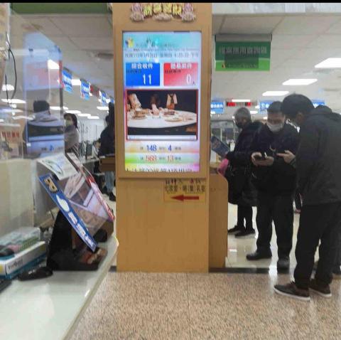 地政快速辦 - 幫客戶從A銀行2.95%降爲B銀行2.25%，並多了690萬元去做美金定存，1年多50萬的利息收入，客戶本身自由夜無薪轉