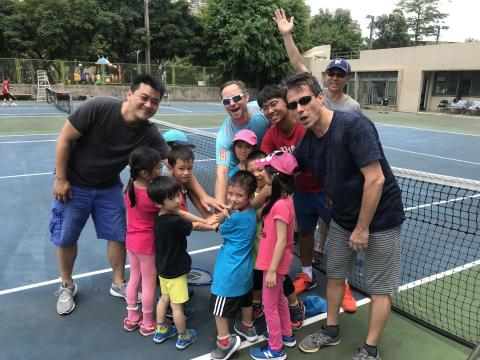 劉佳鑫 - 大學期間帶兒童團體班時的合照～