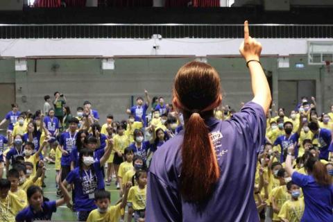 林芳伃 line:wendybts - 營隊在台上帶舞