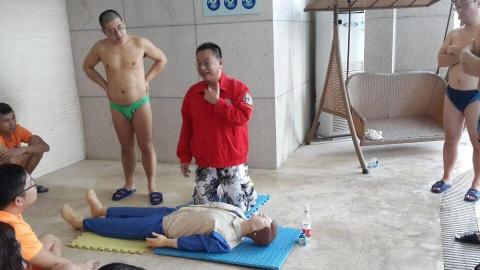 水上安全救生游泳移動教練 施紹雄 麥克叔叔 - 永生俱樂部 CPR 教學 水上安全救生游泳移動教練 施紹雄 麥克叔叔 - 永生俱樂部 CPR 教學