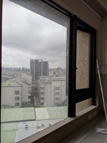 黃政斐 - 窗玻清潔前