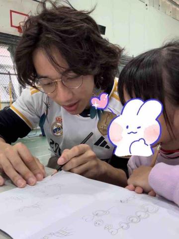 黃品翔 - 參加2024台大雲嘉會返鄉服務活動，擔任隊輔照顧參加的國小學員