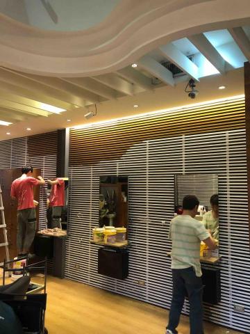 結城油漆工程行 - 理髮廳格柵改白