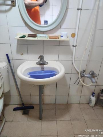 嶸源工程行 - 浴盆扶手 施作前