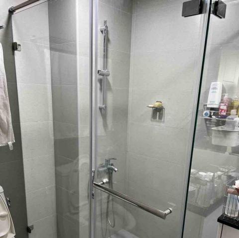 鍾小姐 - 浴室玻璃門