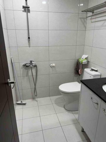 鍾小姐 - 浴室地板