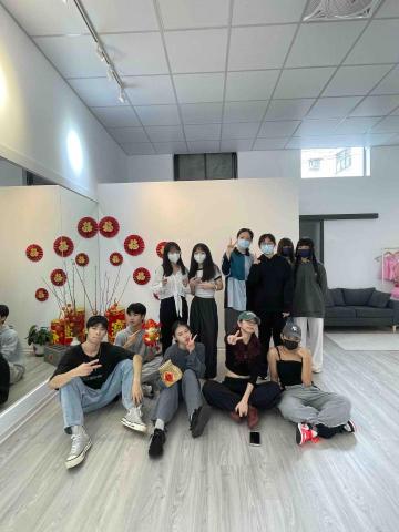 張芷瑄 - 與學生合照