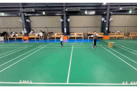 陳芃緯 - 透過撿球.丟球模擬揮拍動作及腳步