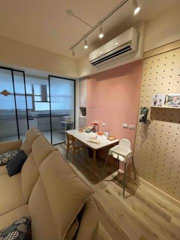 陳原恩 -  廚房鋁框拉門及洞洞板