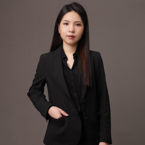 提供公關服務的專家Elie