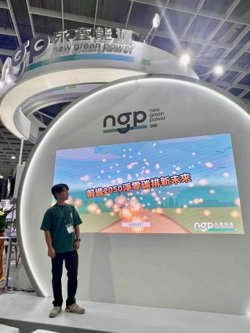 黃予翰 - 我與自己的展場遊戲作品合照