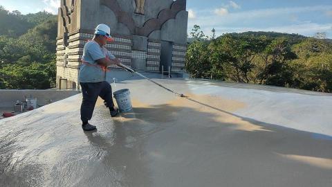 邑光防水隔熱工程 - 施工中圖片（PU防水塗層施作）屏東旭海活動中心