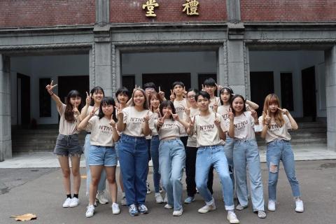 陳宥汝 - 第21屆人發系學會長，帶領團隊完成階段任務