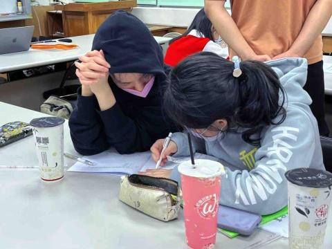 劉詩琪 - 青衿辦學計畫，幫助國三學生學好數學