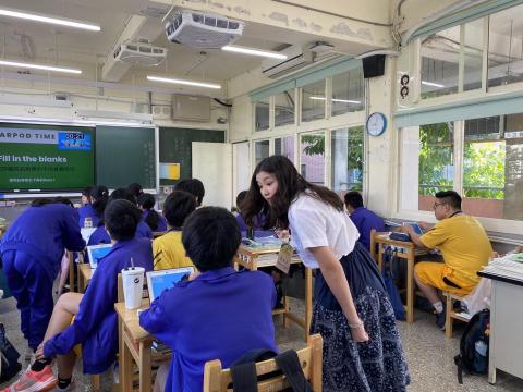 陳宥汝 - 在內湖國中的課堂上進行雙語教學