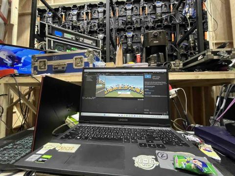 黃予翰 - 在展場後台服務