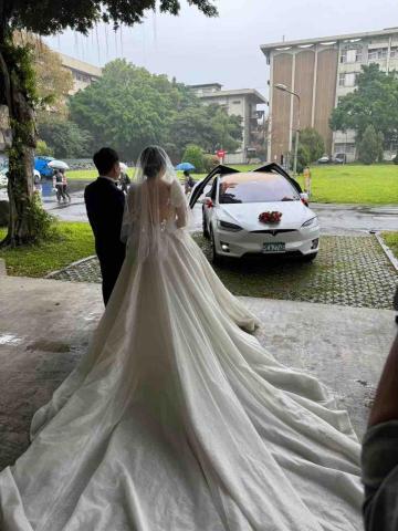 漫婚電輿（婚禮禮車規劃公司） - 觀賞Tesla汽車專屬音樂舞蹈