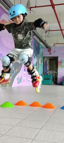 斯坦利運動館-直排輪，滑步車，國標舞 - 飛起來了