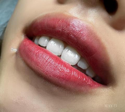 𝘓𝘪𝘱𝘴 𝘏𝘪𝘎𝘩 Äʀᴛɪꜱᴛ｜半永久霧唇 - 烏唇矯正後，視覺大幅減齡 | 幼態唇<單針手法>