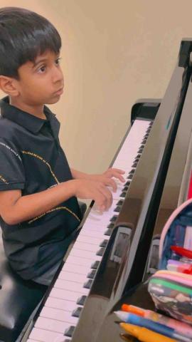 雙語教學長笛/鋼琴 英國皇家音樂學院碩士 - 鋼琴-巴西男孩