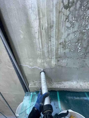 昭元企業外牆蜘蛛人 - PU膠裂縫加強