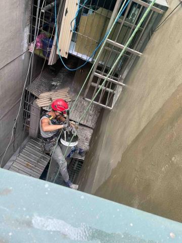 昭元企業外牆蜘蛛人 - 中塗