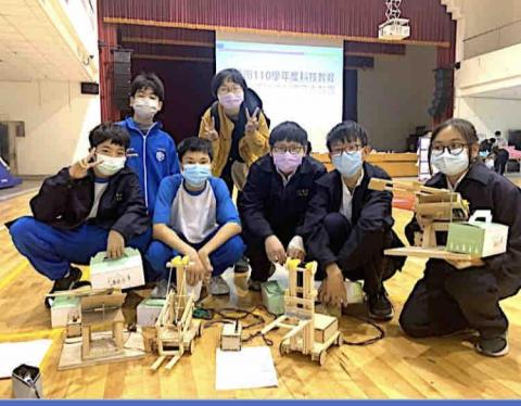 Chen Han -  玉山國中生活科技課-全國科技競賽社團老師