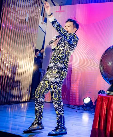 閃亮DJ 堯一堯（堯哥） - 推薦春酒尾牙婚禮主持人，超會帶氣氛的主持人堯一堯！不論是春酒尾牙，還是歡樂浪漫婚禮，當然要找最能帶動氣氛的主持人 堯一堯（堯哥）！保證嗨翻現場、感動新人！各種臨場危機，他都能快速解決！