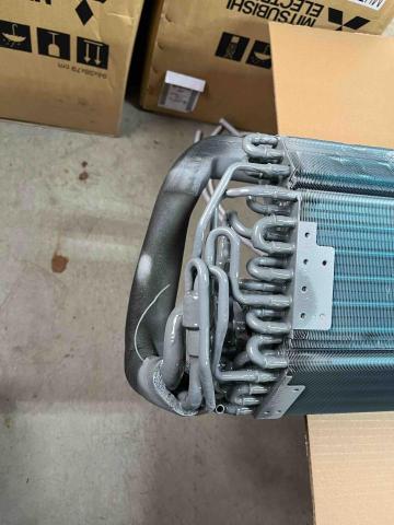 威衍冷氣行 - 沼氣環境 安裝前 蒸發器預先上日本鍍鋅防沼氣漆 避免日後沼氣故障 蒸發器腐蝕