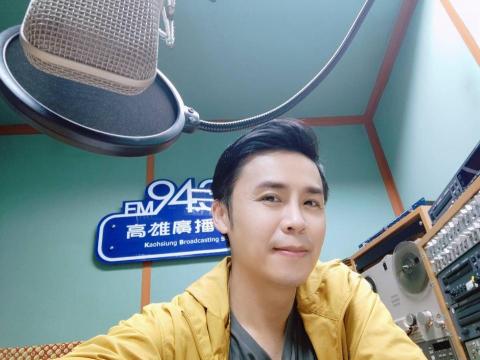 閃亮DJ 堯一堯（堯哥） - 推薦春酒尾牙婚禮主持人，超會帶氣氛的主持人堯一堯！不論是春酒尾牙，還是歡樂浪漫婚禮，當然要找最能帶動氣氛的主持人 堯一堯（堯哥）！保證嗨翻現場、感動新人！各種臨場危機，他都能快速解決！