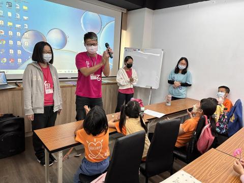 Cindy - 房角石兒童小學夏令營隊輔