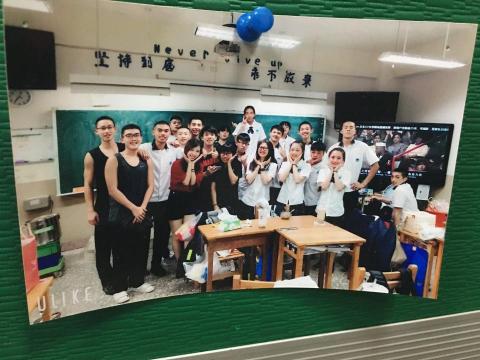 Vivian 謝老師 - 高中課後團體合照