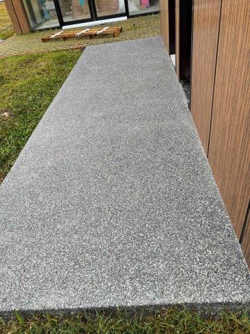 建重工程行 - 抿石子