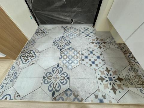 杜舜筠-杉泰木地板 - 六角花磚玄關