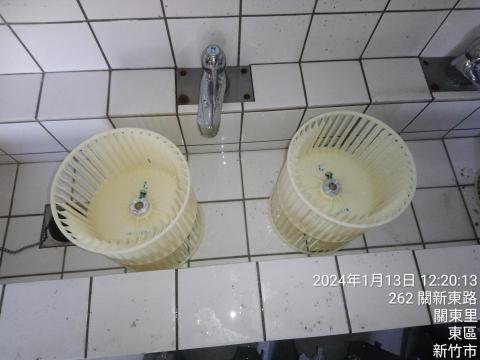 潔淨冷氣清洗 - 吊隱雙股風股拆洗後