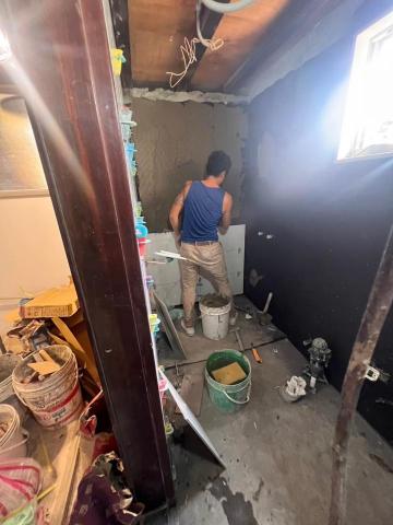 君君企業社 - 雙面背膠，牆面、磁磚背面上黏著劑，防止空心發生。