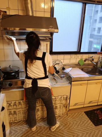 李豔侠 - 廚房清潔抽油煙機