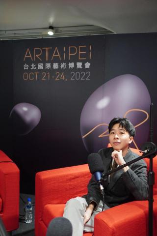 主持人 邱宇崑 Rick Chiu (崑崑) - 台北藝術博覽會 直播節目主持
專業訪談20位藝術策展人、畫廊、藝術家。