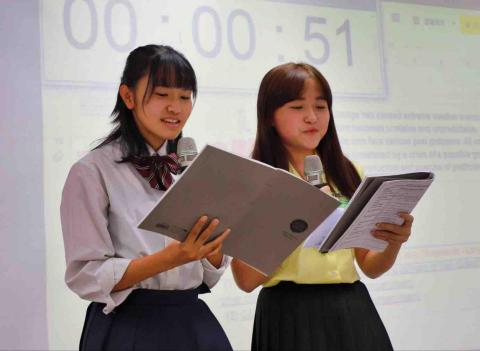 馮欐涵 - 代表組別（以國家為單位）上台發表。