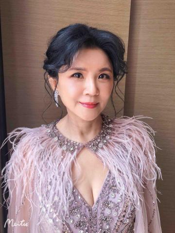 薇真新娘/活動整體造型師 - 媽媽妝髮造型，媽媽真的超年輕的。