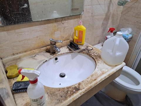 何亦汝 - 清潔前