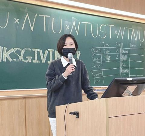 Esther Chen 英文家教 - 身為政治大學英文演講社（Toastmasters）的社員，我有卓越的英語口說表達能力，也多次拿到最佳演講者的殊榮。