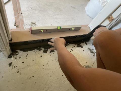 圓一工程修繕有限公司 - 浴室門檻安裝