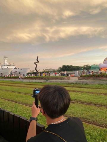 YT：閒鹹山貝⛰️🐚 - 錄製日常Vlog