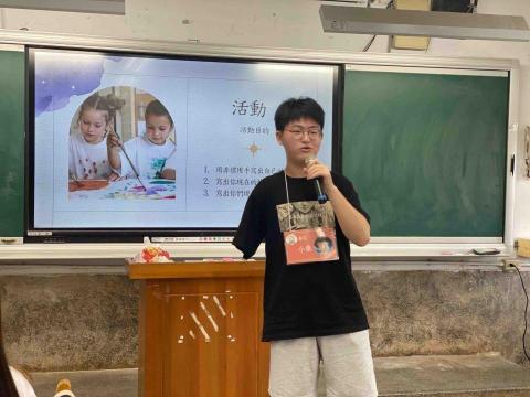 個人家教 - 教育部史懷哲營隊老師兼副招，前往偏鄉國中舉辦營隊上課