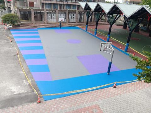 康凱鈞 - 壓克力球場