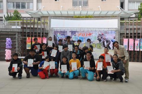 鳳山彩虹苑國中補習班 - 全國漆彈國中組冠軍