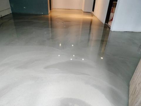 敍述建材有限公司 - 自平泥施工(南京東路三段門市地面)